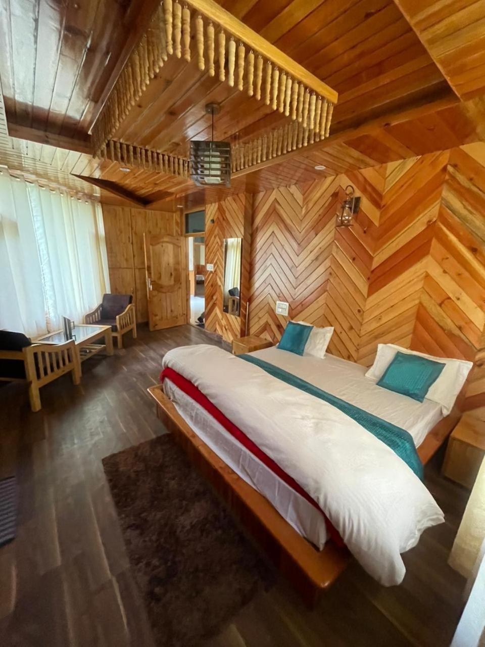 Shangri-La Rooms & Restaurant Касоль Экстерьер фото