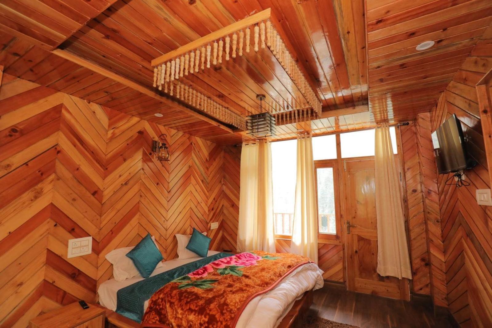 Shangri-La Rooms & Restaurant Касоль Экстерьер фото